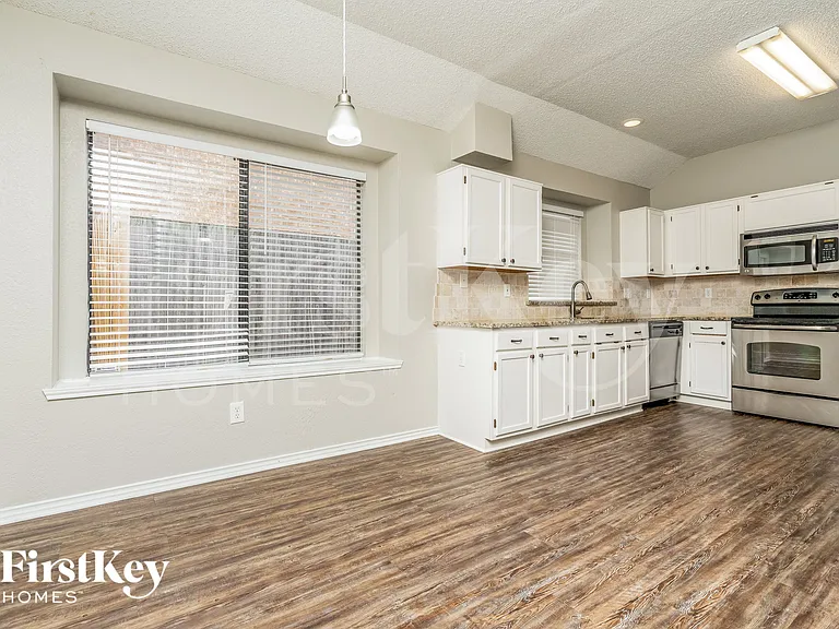 7921 Rice Dr — Photo 6