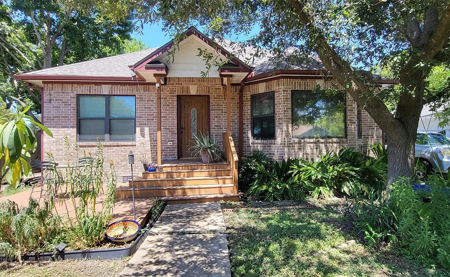 3 bed, 2.0 bath, 2270 sqft, $2,950 — Photo 1