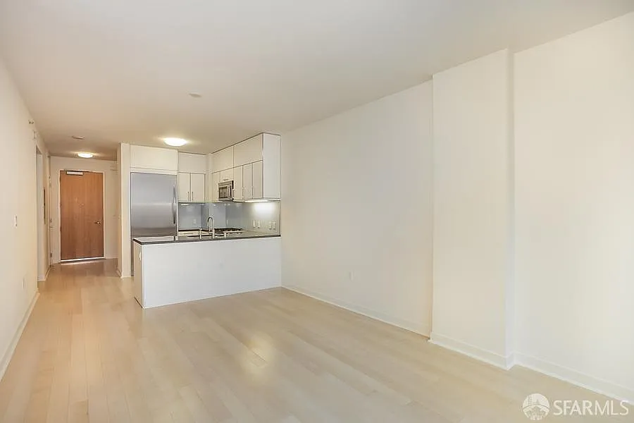 1 bed, 1.0 bath, 798 sqft, $5,950 — Photo 2