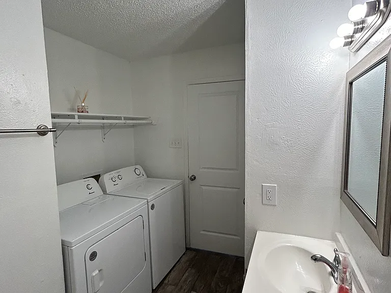 402 Randy Blvd #B — Photo 9