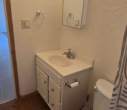 5th image of 2518 Applegate Ave