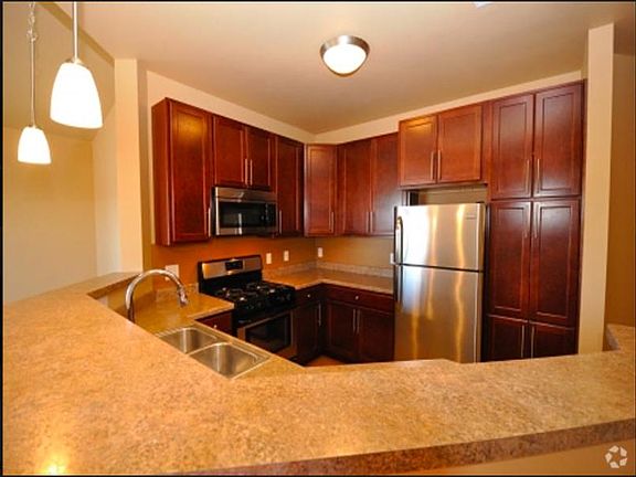 Kitchen with breakfast bar