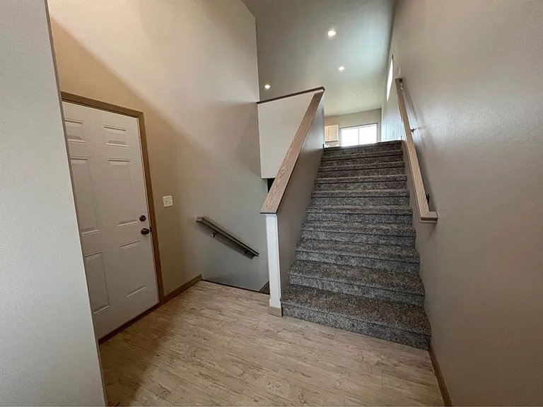 1512 Keystone Cir NE — Photo 4