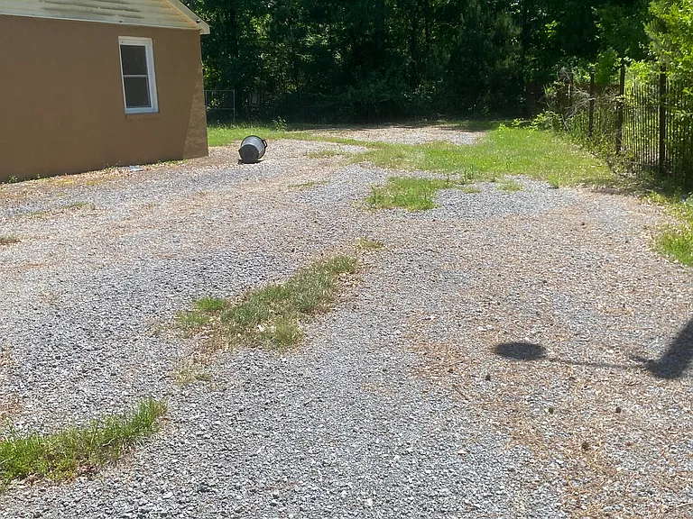 6041 Bluff Rd — Photo 18