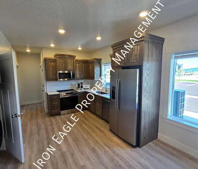 11 River Rock Dr #I — Photo 2
