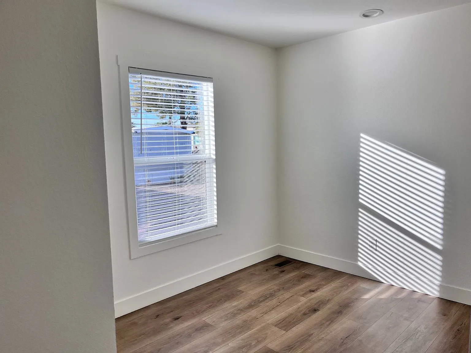 3 bed, 2.0 bath, 840 sqft, $1,210 — Photo 4