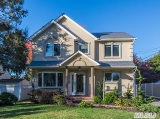 10 Dawes Ave, Syosset, NY 11791