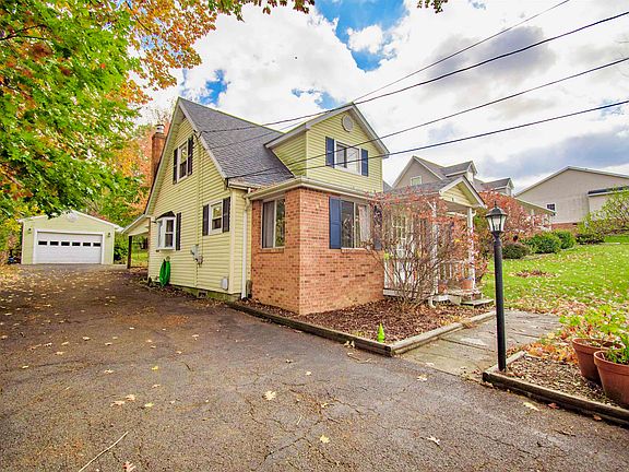 2nd image of 410 Miller St SE