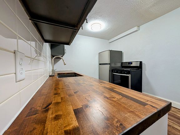 4th image of 205 Oskaloosa St #109