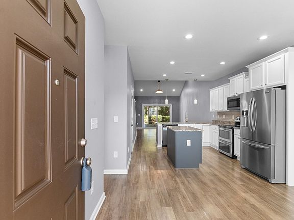 3rd image of 100 Machrie Loop #17-C