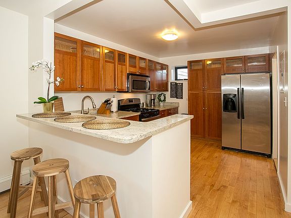 4th image of 380 Columbia St #2