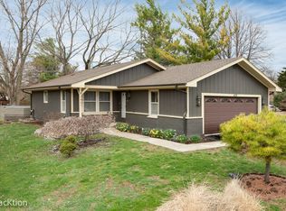 401 S Whispering Hills Dr, Naperville, IL 60540
