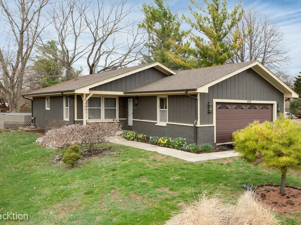 401 S Whispering Hills Dr, Naperville, IL 60540