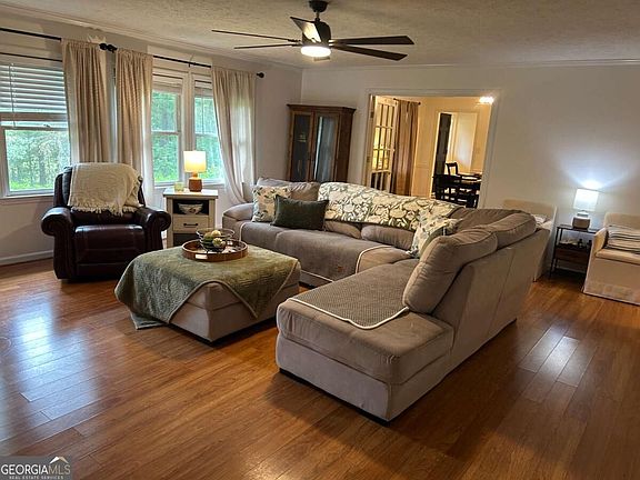 5th image of 3012 Tomlinson Rd NE