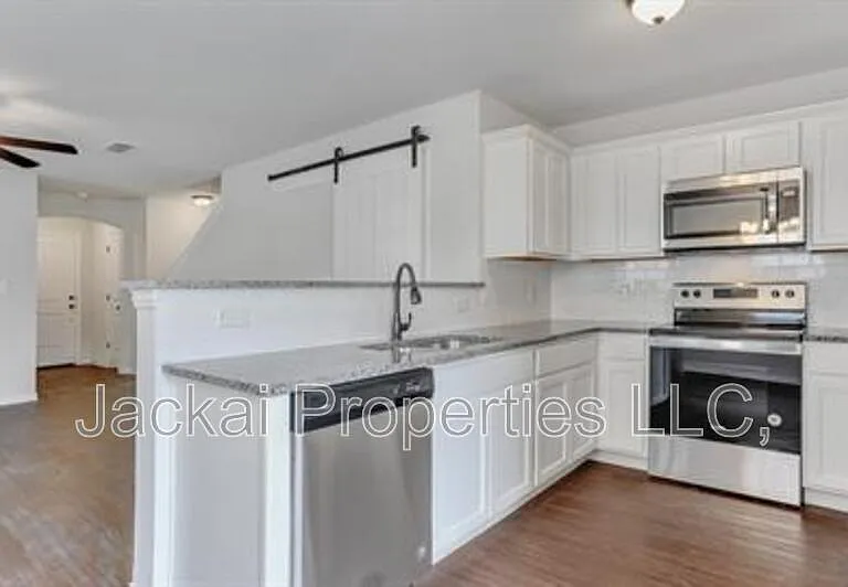 243 W Forest Ave — Photo 7