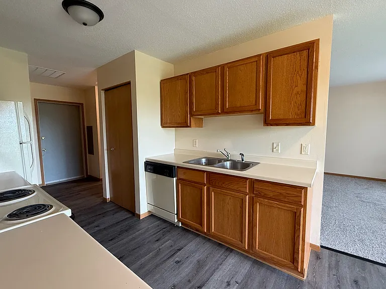1106 Cedar St — Photo 3