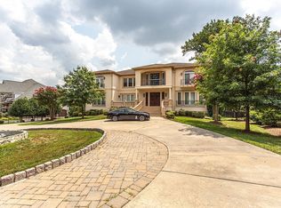 8925 Brook Rd, Mc Lean, VA 22102