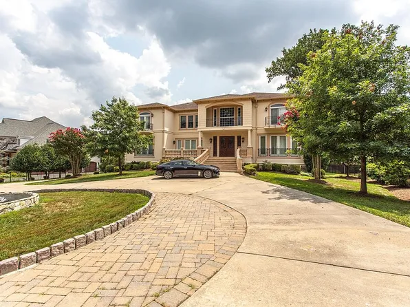 8925 Brook Rd, Mc Lean, VA 22102