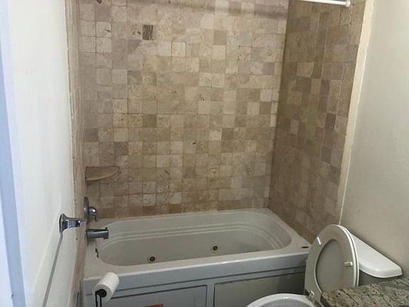 5th image of 1932 Christian St #1A