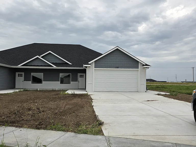 1150 Vista Ct — Photo 1