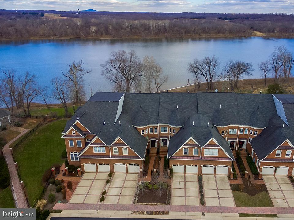 1st image of 18298 Fairway Oaks Sq