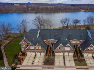18298 Fairway Oaks Sq, Leesburg, VA 20176