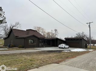 804 W 13th St, Tama, IA 52339