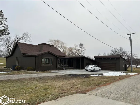 804 W 13th St, Tama, IA 52339