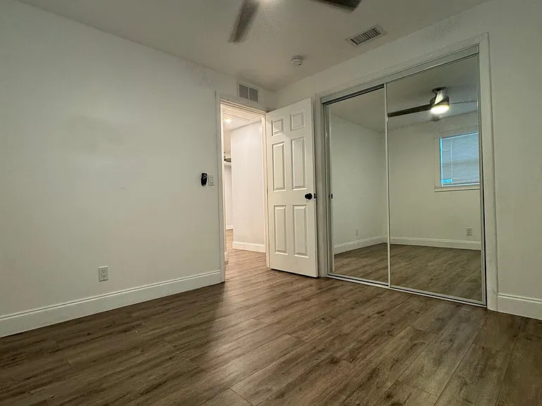 9422 SW 51st St #1-2 — Photo 18