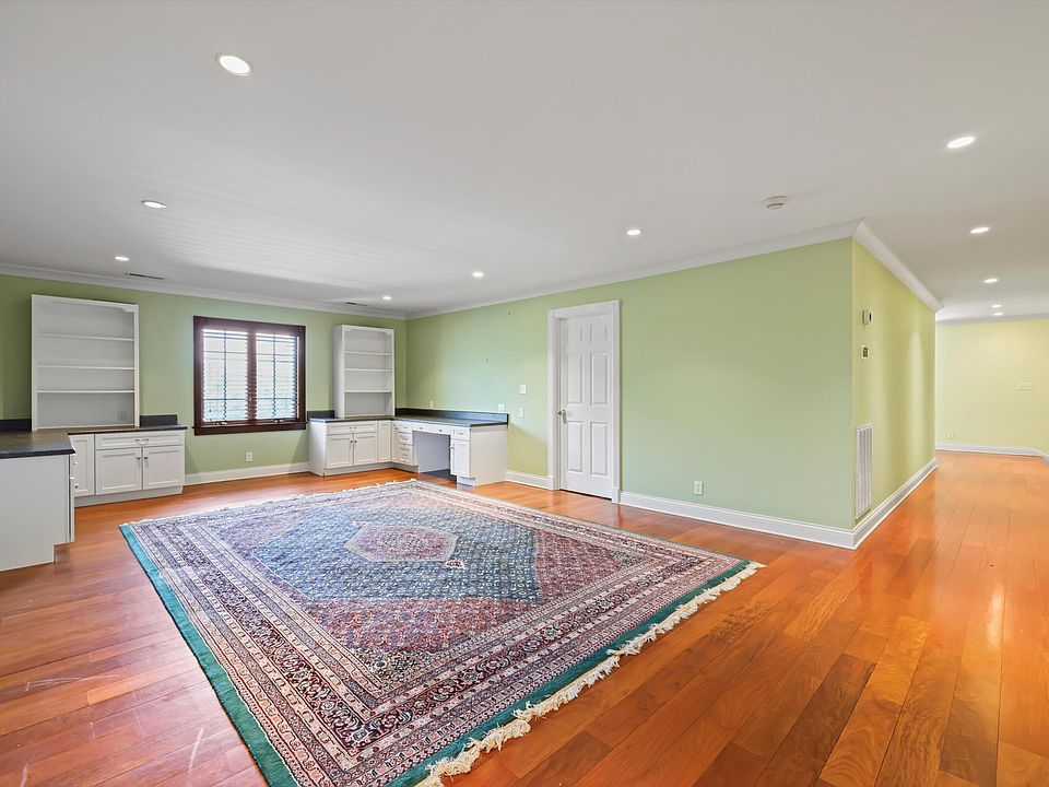 43rd image of 1511 Carroll Ln