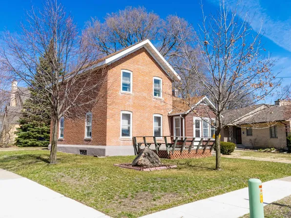 96 4th Ave NW, Waverly, IA 50677