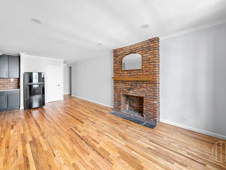 229 E 29th St #3E — Photo 4
