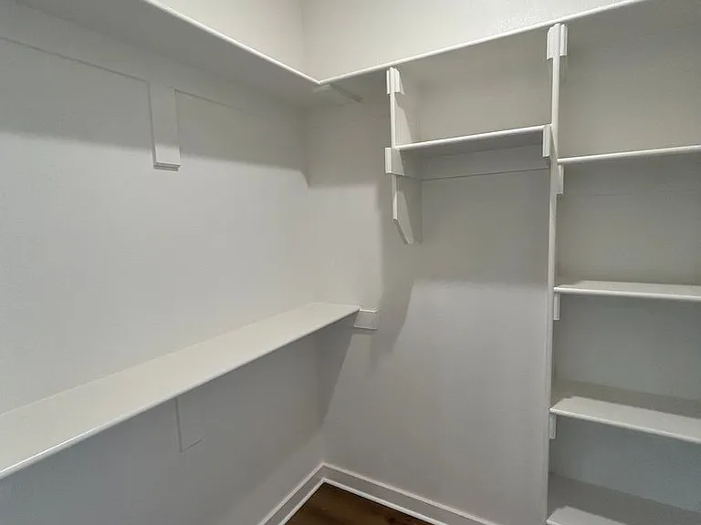 621-623 Cosmos St — Photo 14