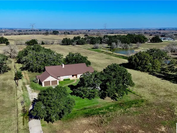 7615 State Highway 97 E, Floresville, TX 78114