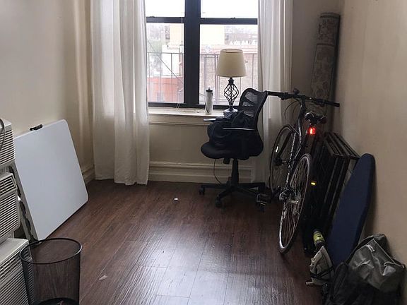 4th image of 1657 Bedford Ave #3