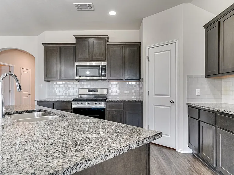 3401 Pauling Loop — Photo 4