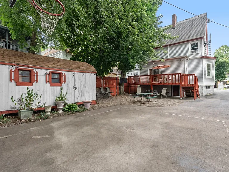 7 Howe St — Photo 23