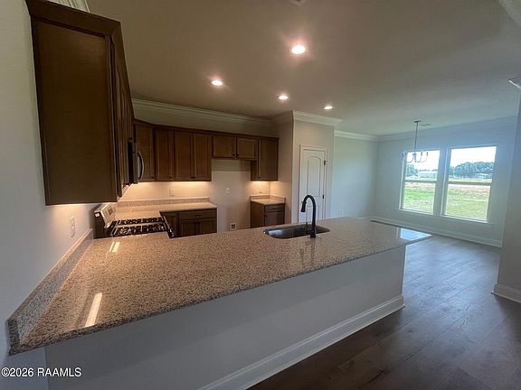 3rd image of 209 Payton Woods Ln