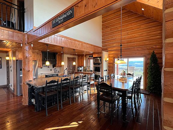 Kitchen & Dining Area