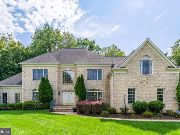 9395 Wolf Trap Creek Ct, Great Falls, VA 22066