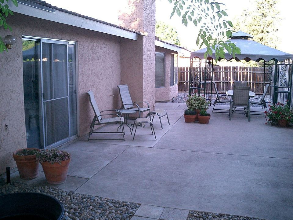 2nd image of 1114 Los Altos Ave