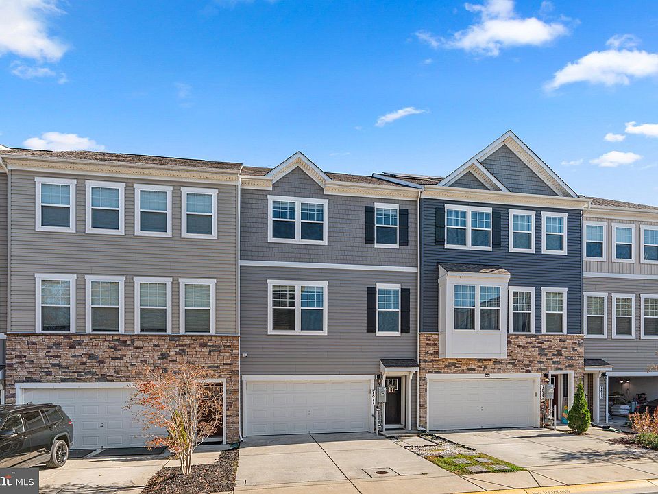 1st image of 7811 Amalfi Ln
