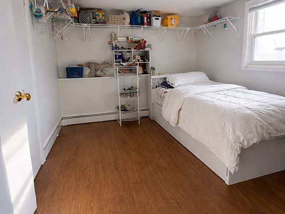 5th image of 4 Katherine Dr #B