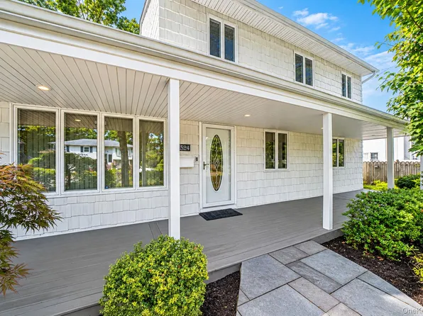 1524 N Monroe Avenue, West Islip, NY 11795