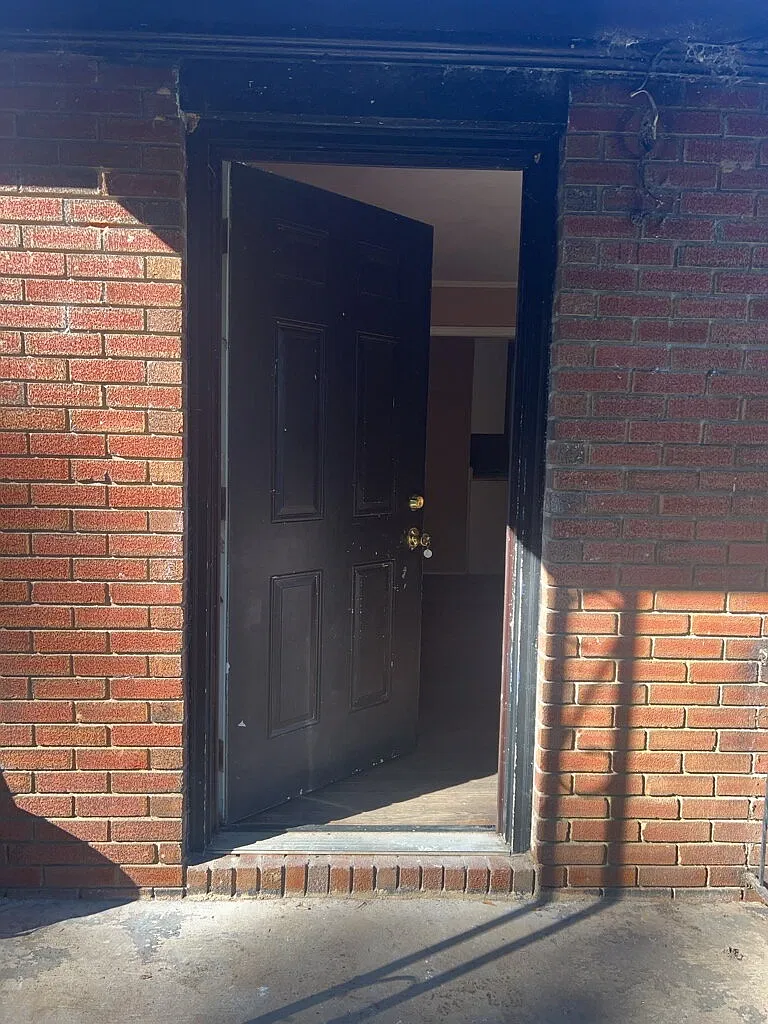 2 bed, 1.0 bath, $750 — Photo 2