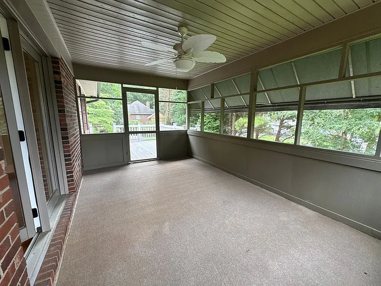 8024 Bradford Ln — Photo 15