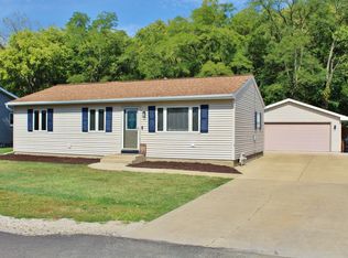 1226 Retz Dr, Ottawa, IL 61350