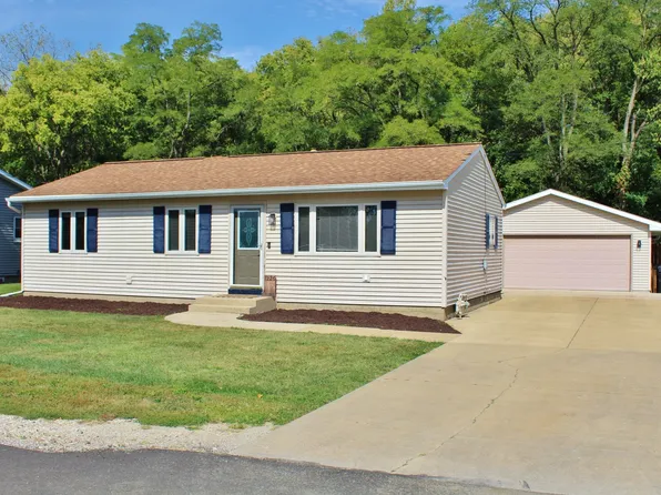 1226 Retz Dr, Ottawa, IL 61350