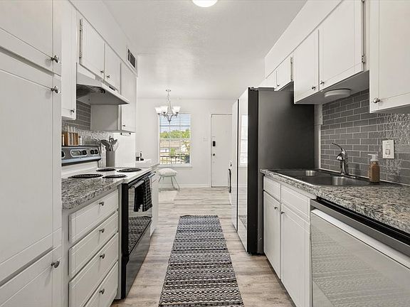 4th image of 4100 Ridglea Country Club Dr APT 1401