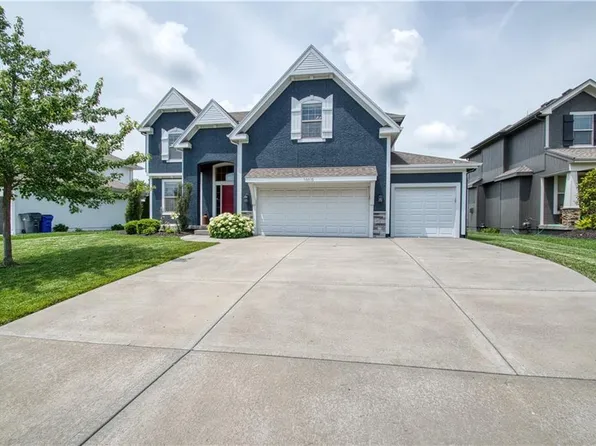 16616 S Lind Rd, Olathe, KS 66062